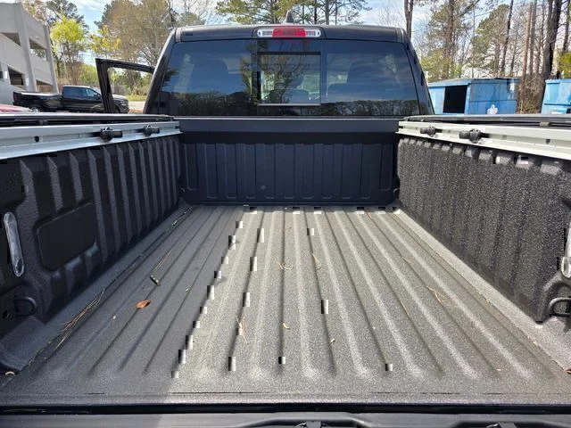 New 2026 Diamond Black Crystal Pearl-Coat Exterior Paint RAM Laramie image 32