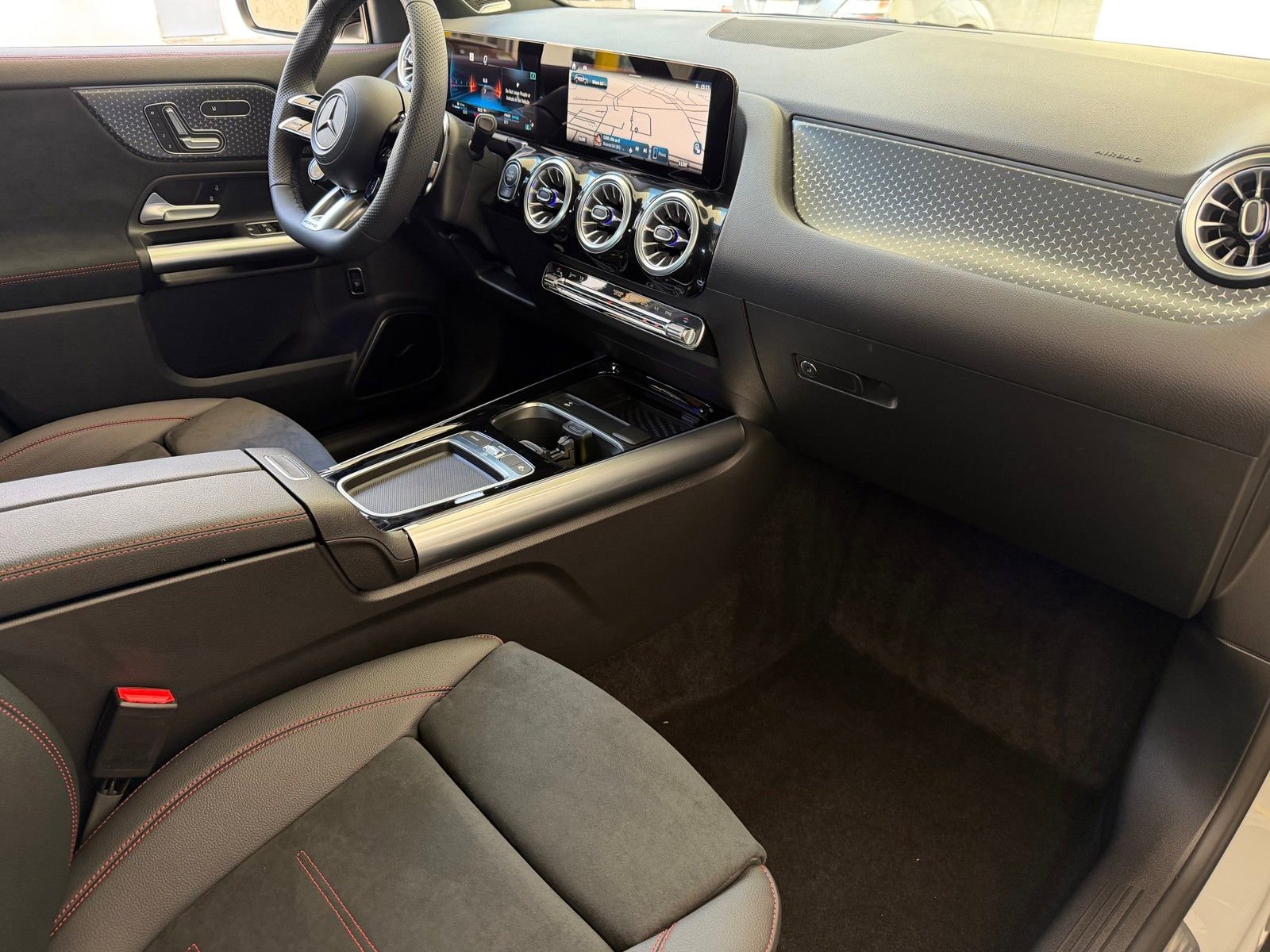 New 2026 MANUFAKTUR Alpine Grey Mercedes-Benz AMG® GLA 35 4MATIC® SUV image 39