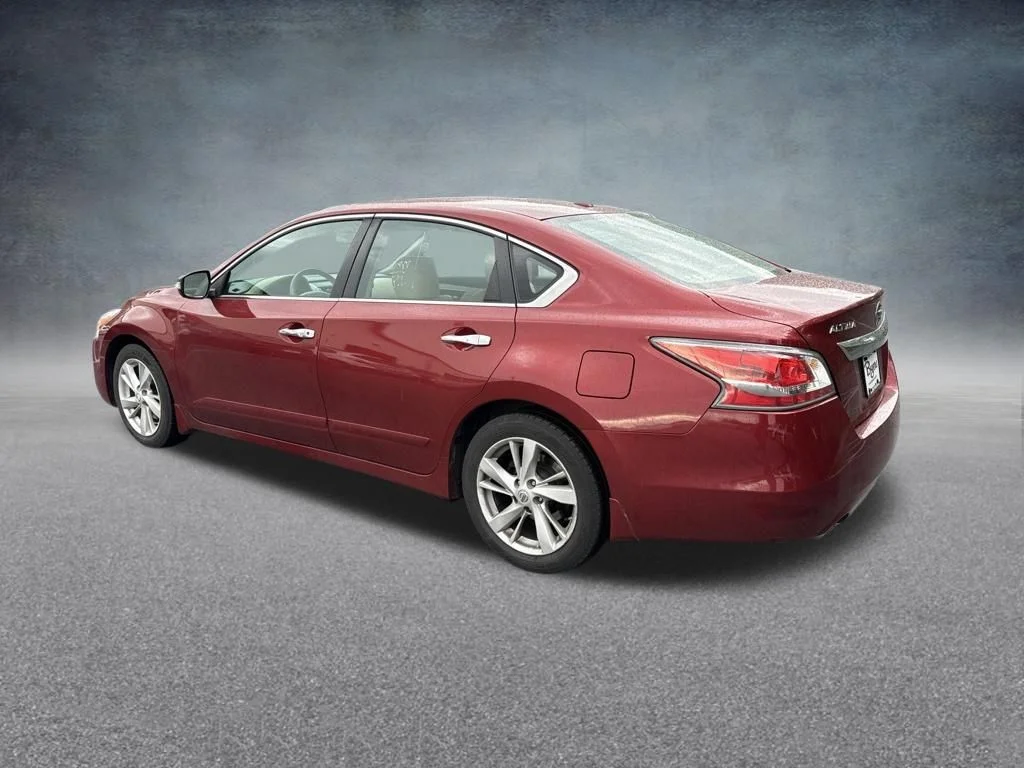 Used 2015 Red Nissan 2.5 SV image 3