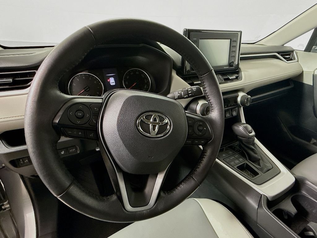 Used 2021 Silver Sky Metallic Toyota XLE Premium image 12
