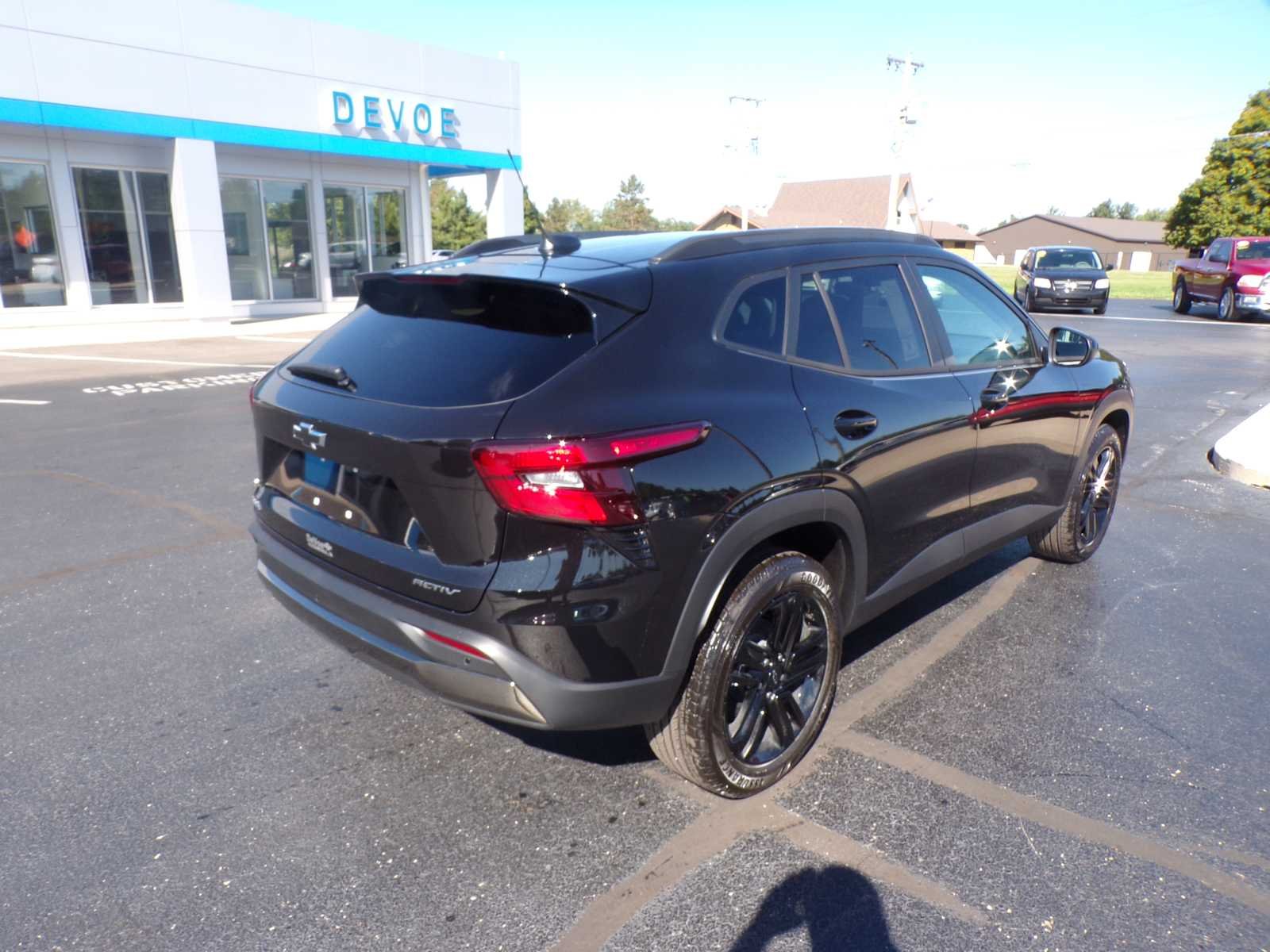 New 2026 Mosaic Black Metallic Chevrolet ACTIV image 3