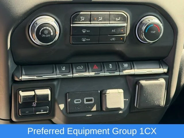 Used 2025 White Chevrolet Custom image 11