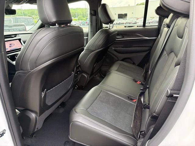 New 2026 Bright White Clear-Coat Exterior Paint Jeep Altitude image 7