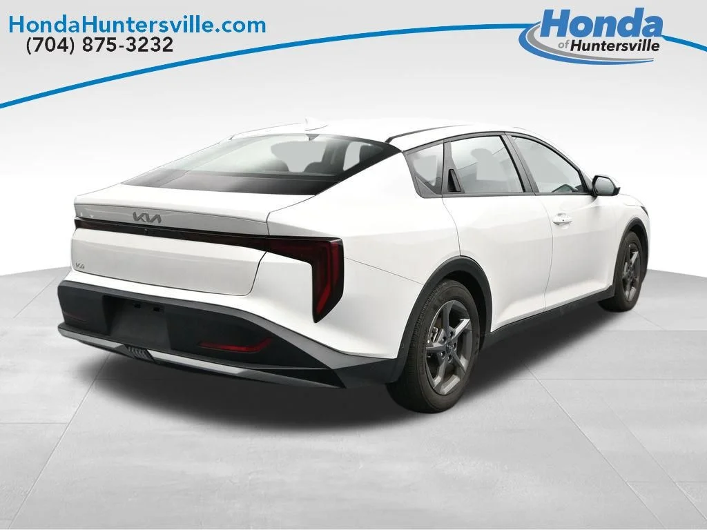 2025 Kia K4 LXS - Photo 8