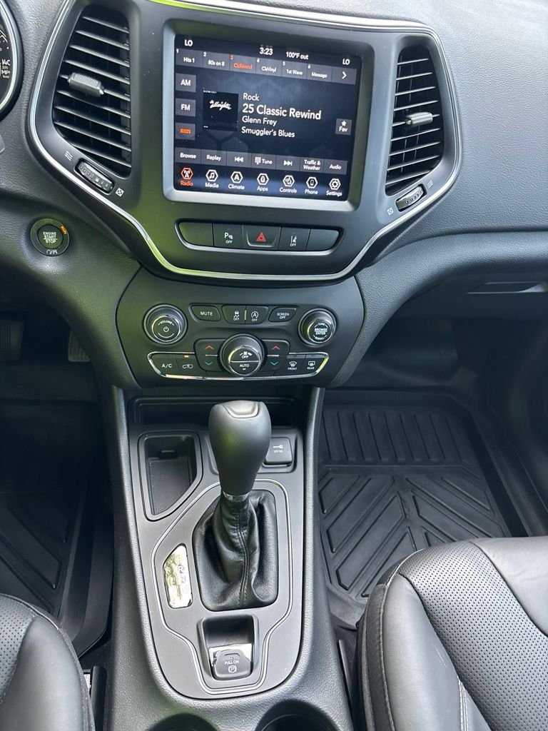 Certified Used 2021 White Jeep Latitude Lux image 19