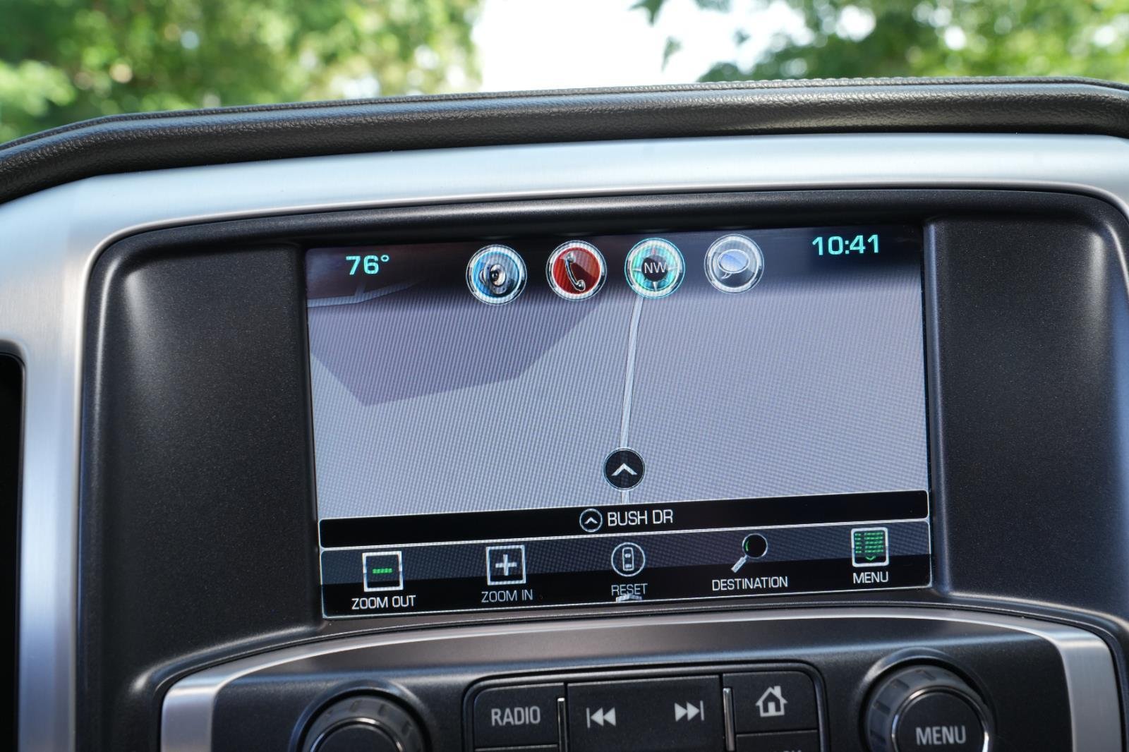 Used 2018 WHITE FROST TRICOAT GMC SLT image 28
