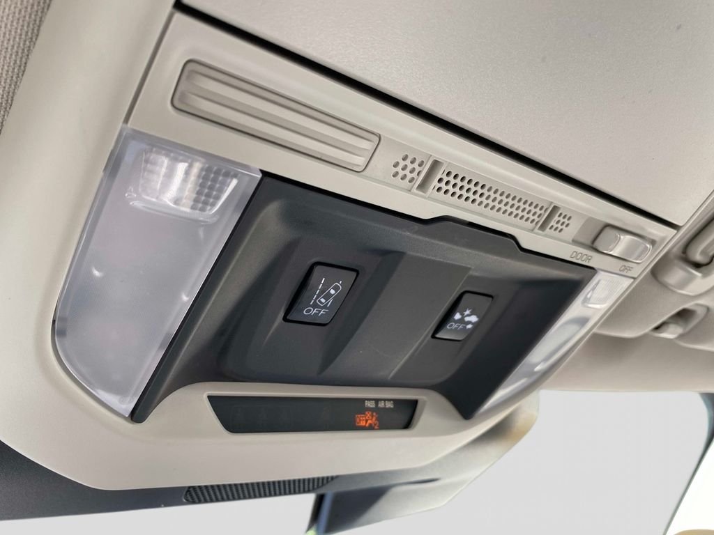 Used 2024 Gray Subaru Base image 30