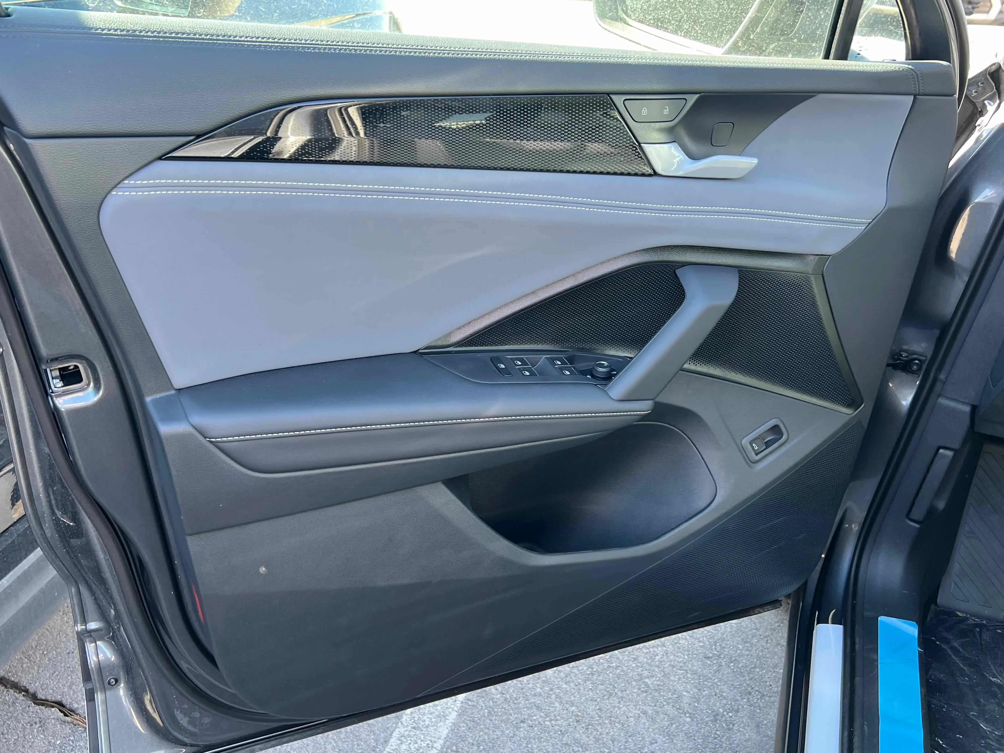 New 2025 Platinum Gray Volkswagen SE image 13