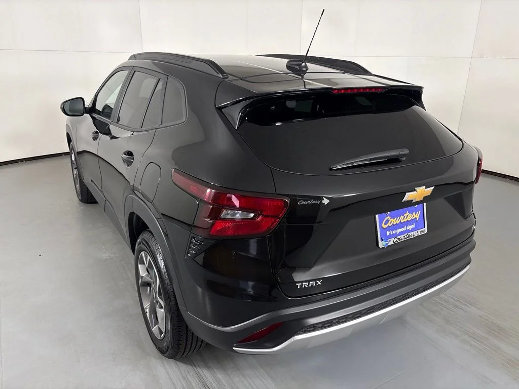 Used 2025 Black Chevrolet LT image 6