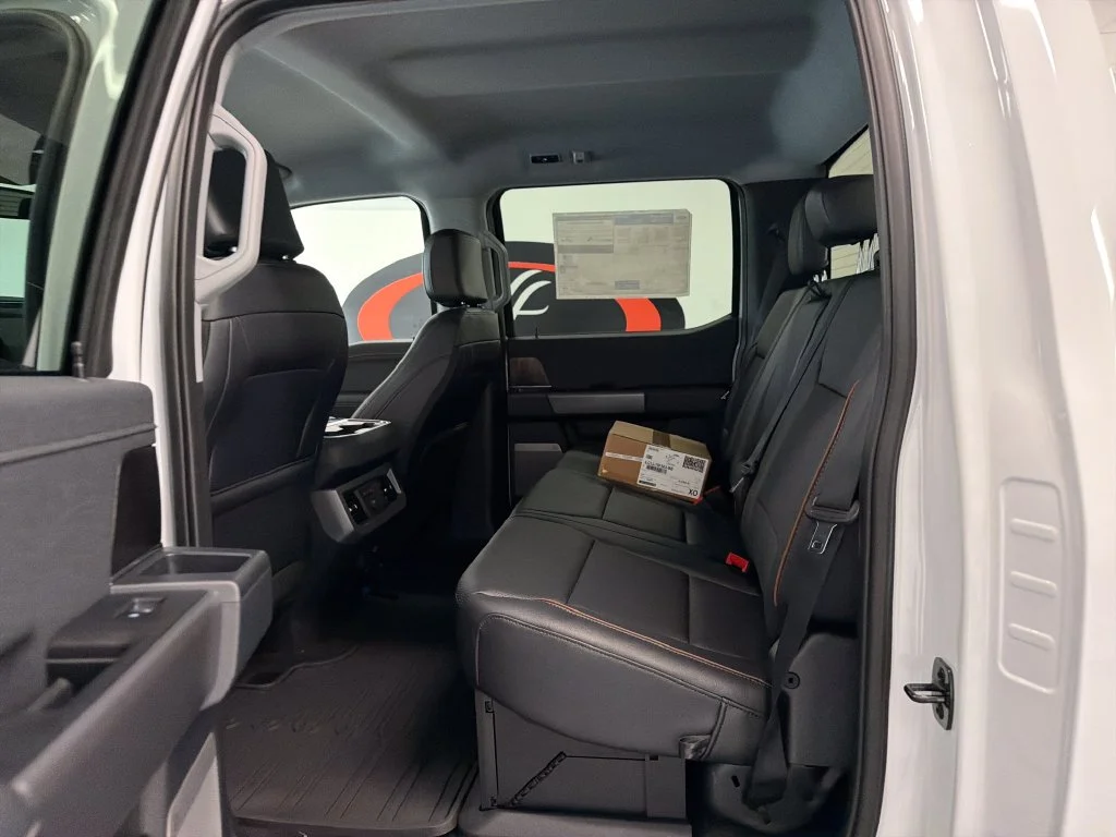 New 2027 Oxford White Ford F-250® Lariat® image 13