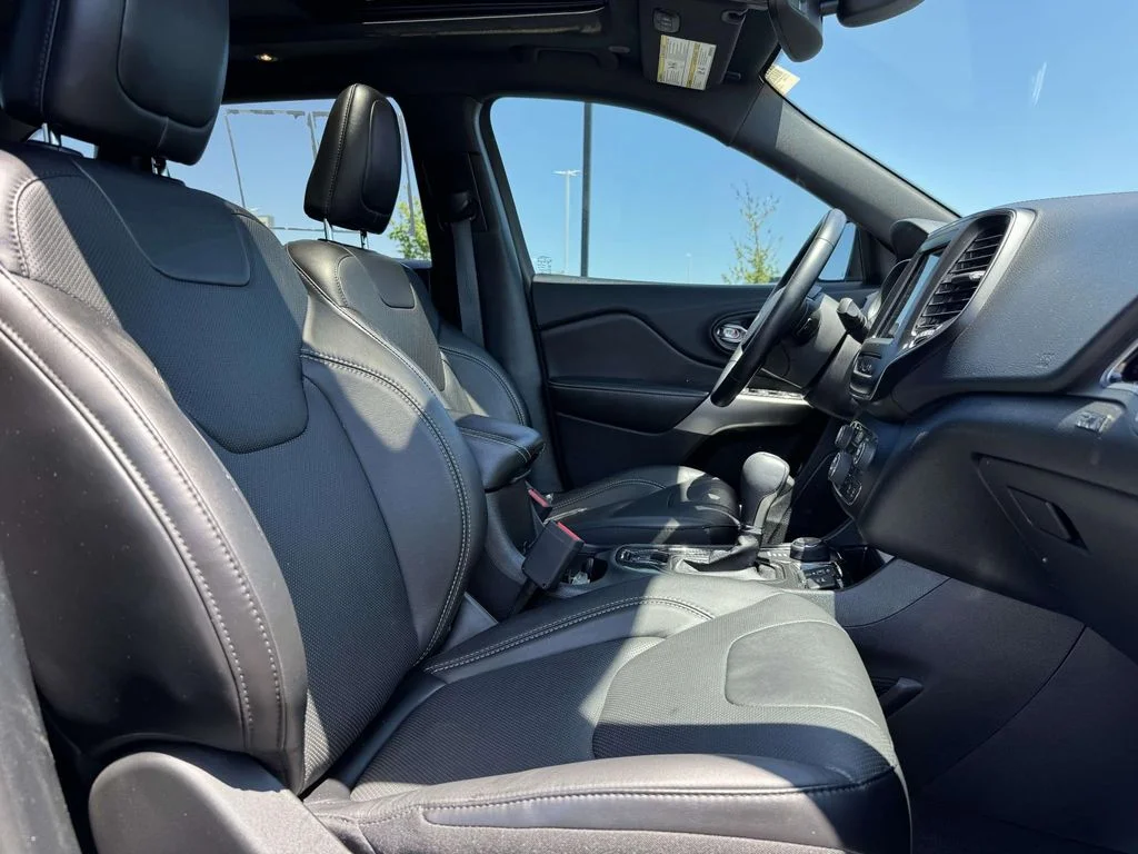 Used 2021 Green Jeep Latitude Lux image 15