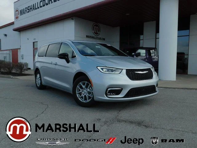 2026 Chrysler Pacifica Select's photo