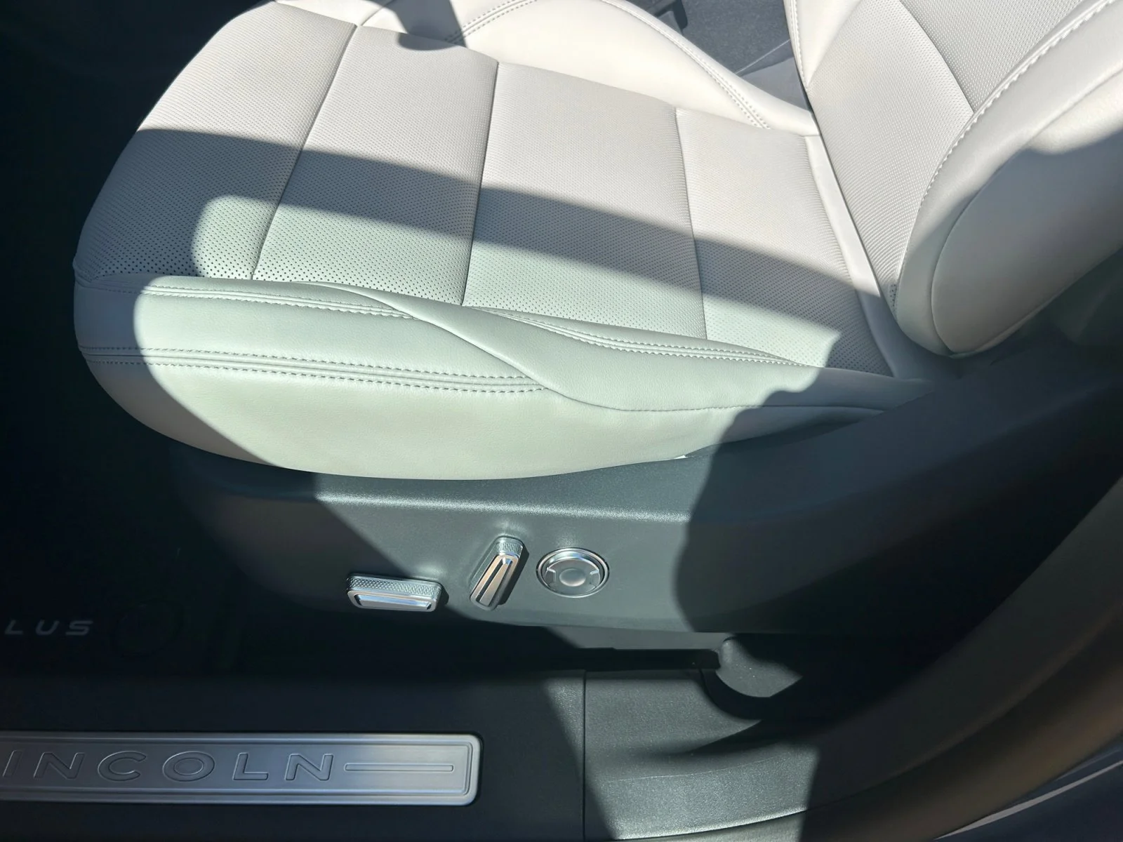 New 2026 Whisper Blue Metallic Clearcoat Lincoln Premiere image 15