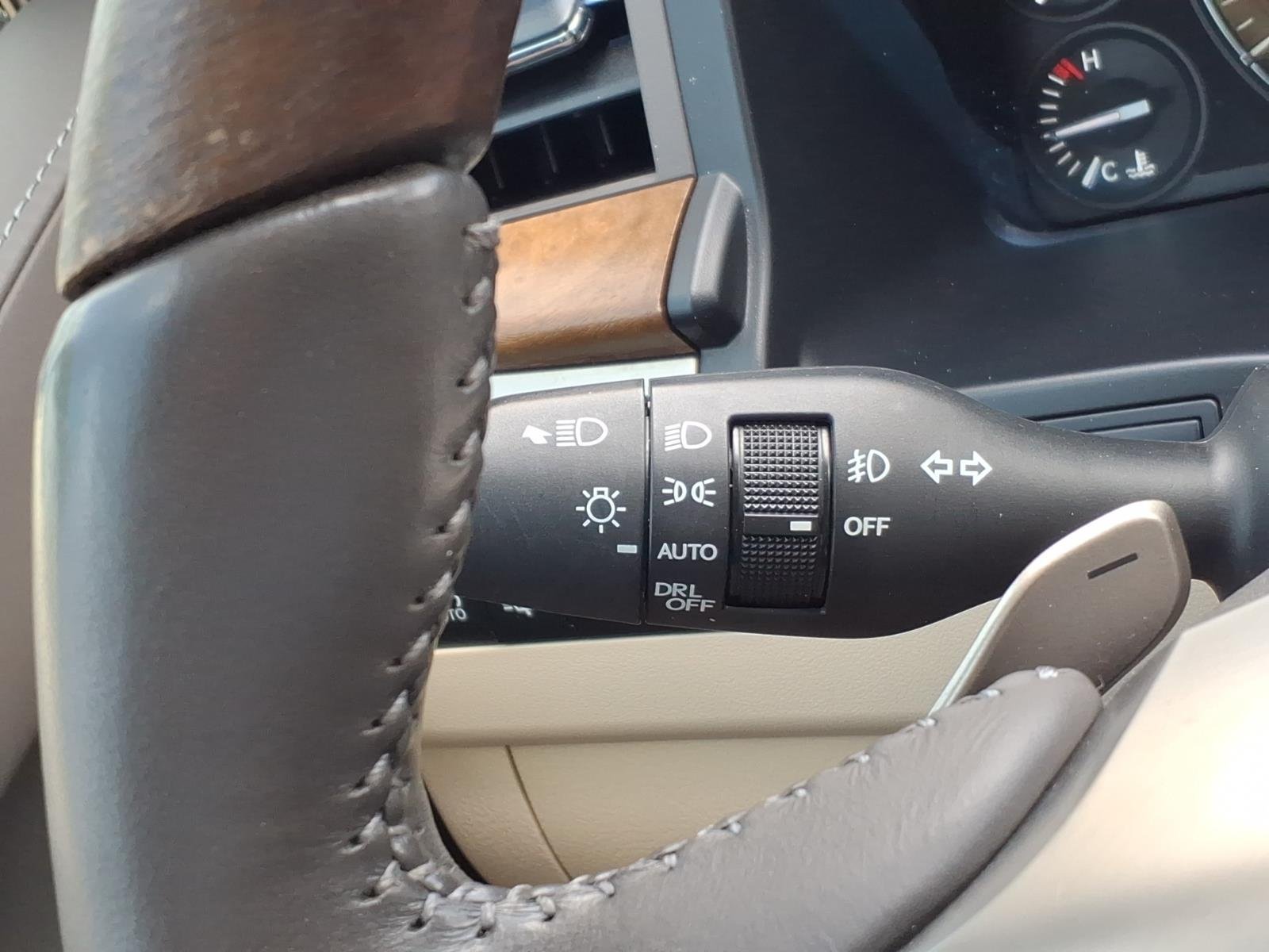 Used 2020 Black Onyx Lexus Three-Row image 29