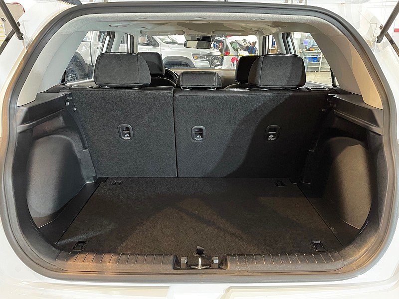 Used 2025 LUNAR WHITE Hyundai SEL IVT image 6