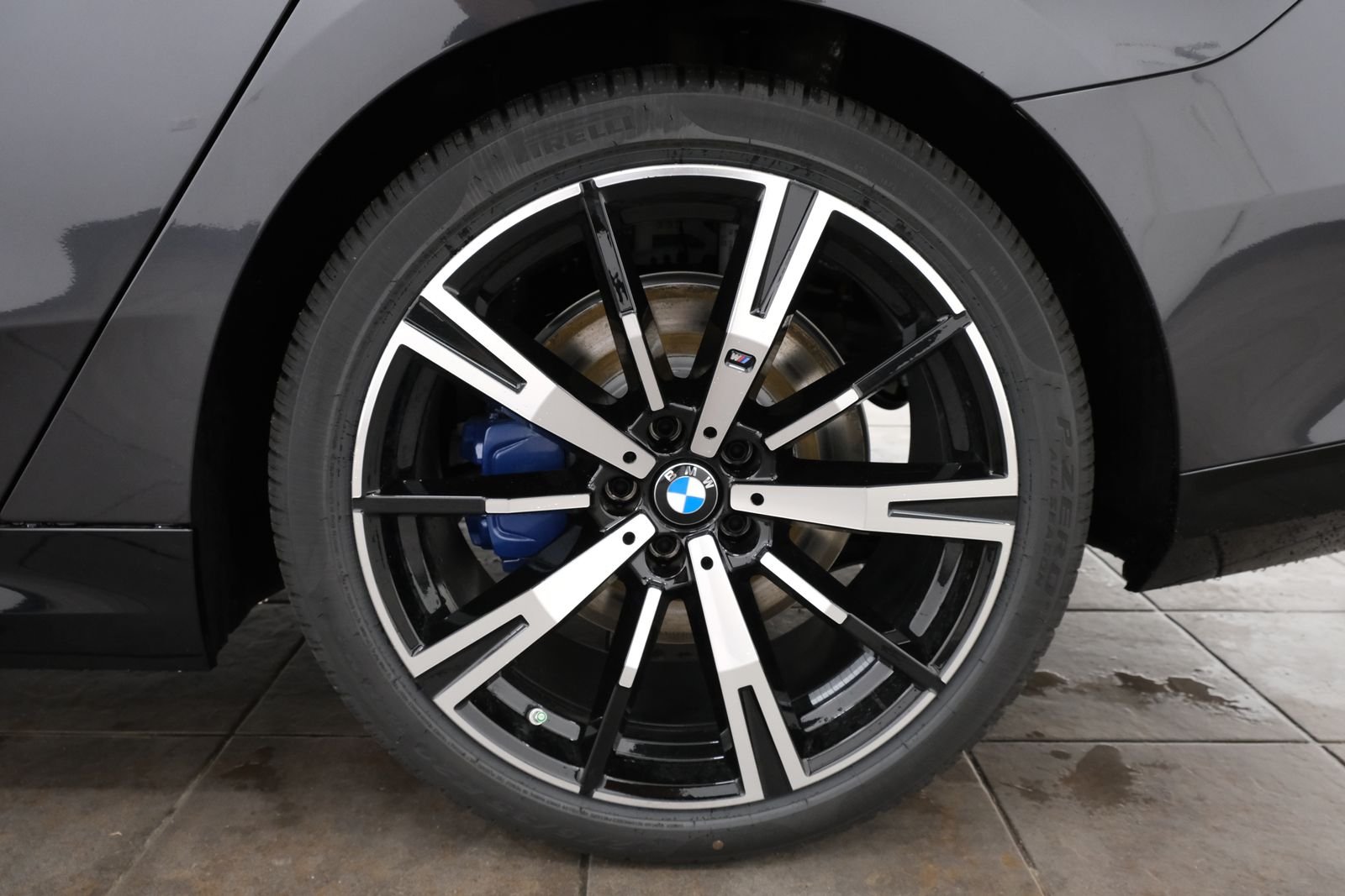 New 2027 Dark Graphite Metallic BMW 530i xDrive image 39