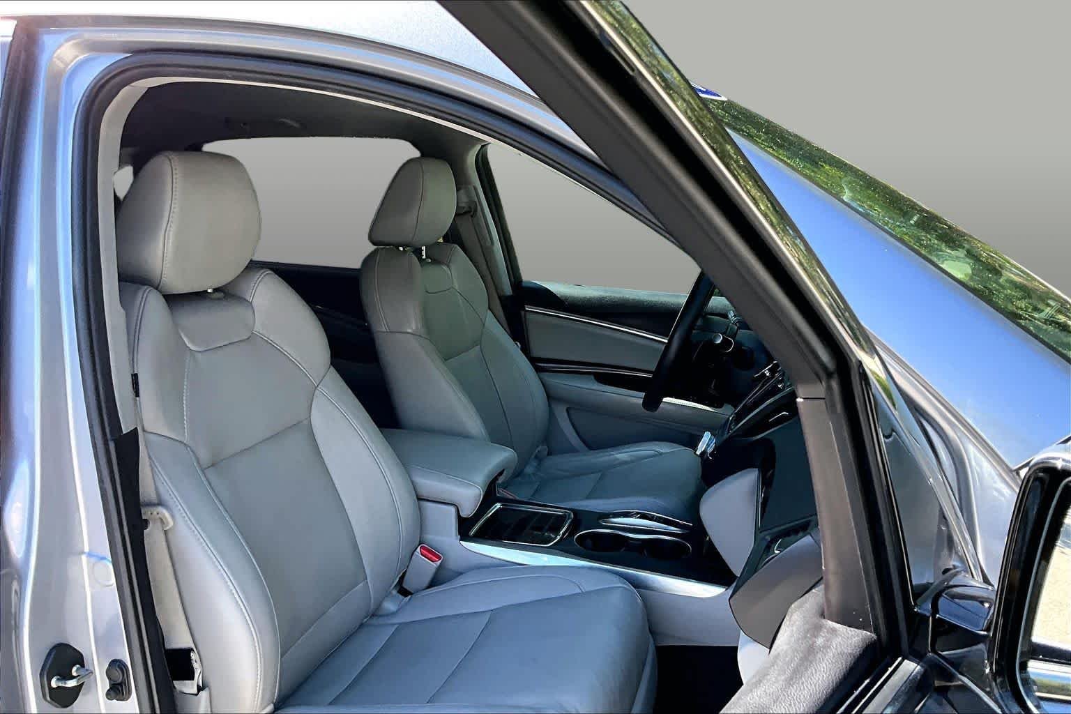 Used 2016 Lunar Silver Metallic Acura w/Advance image 9