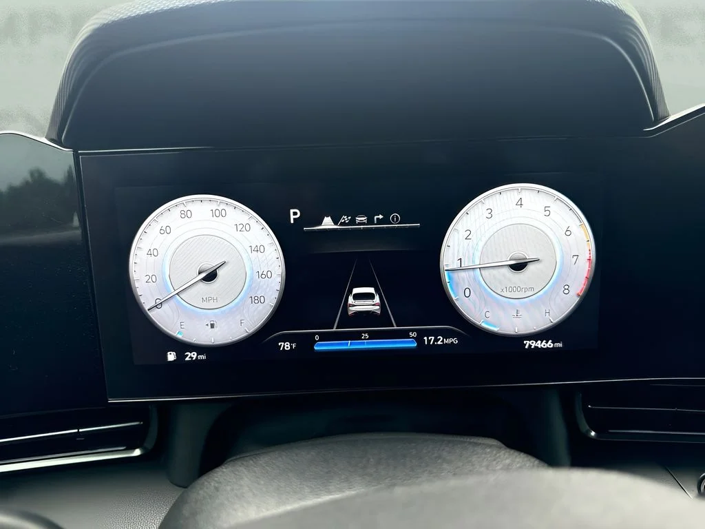 Used 2022 Black Hyundai Base image 14