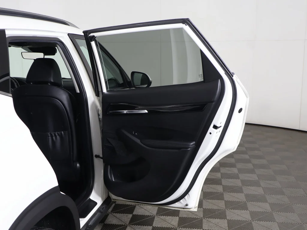 Used 2021 White Kia EX image 23