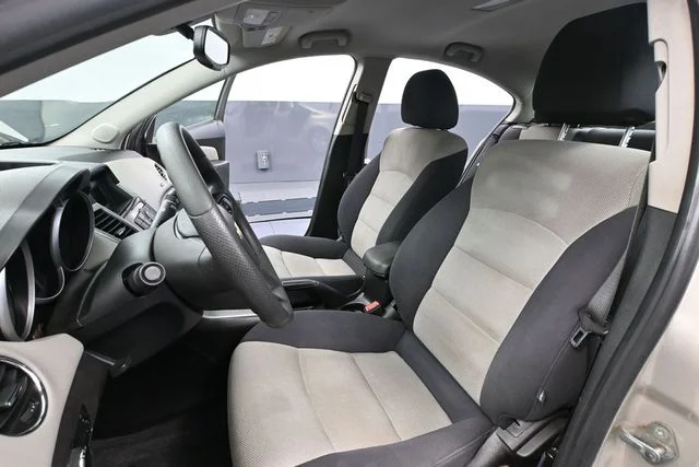2013 Chevrolet Cruze LS - Photo 21