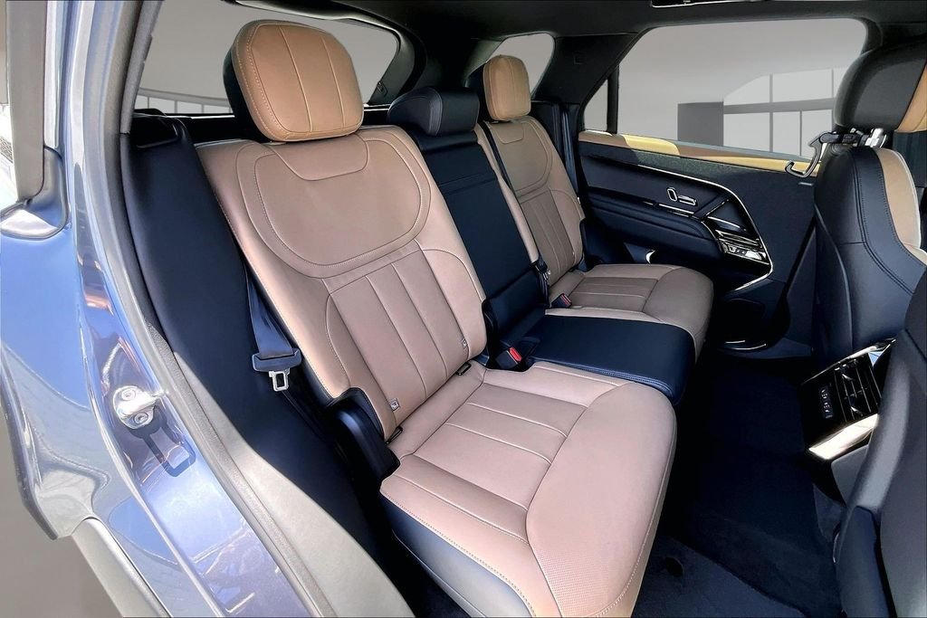 New 2026 VARESINE BLUE Land Rover Dynamic SE image 10