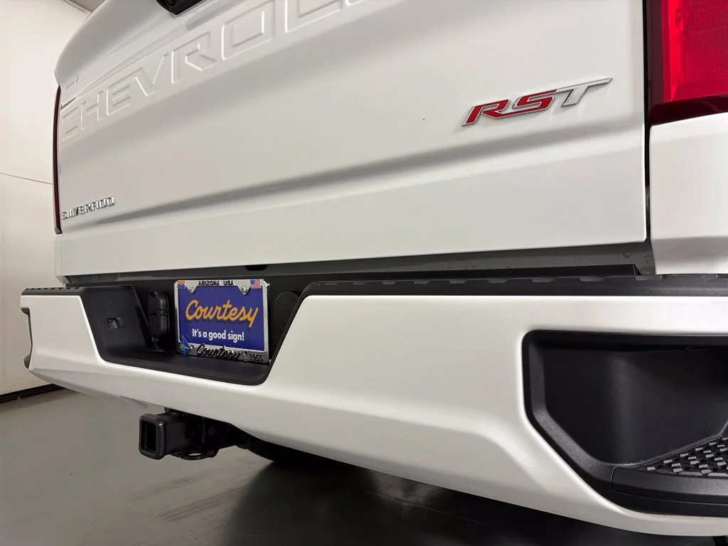 New 2026 Summit White Chevrolet RST image 17