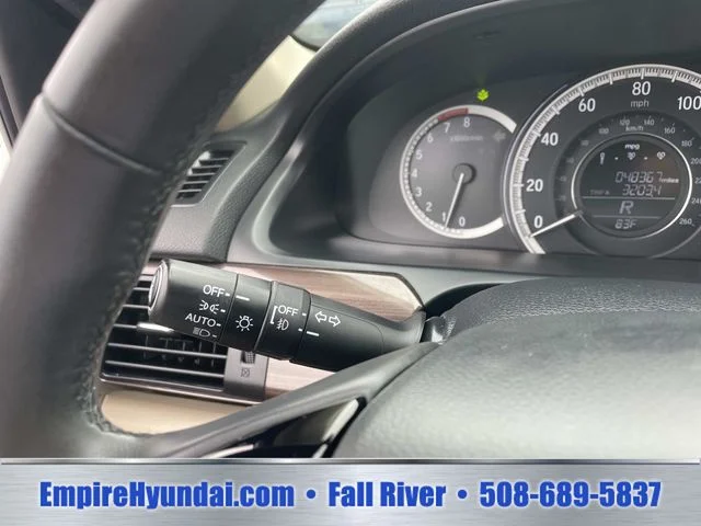 Used 2016 Silver Honda EX-L image 32