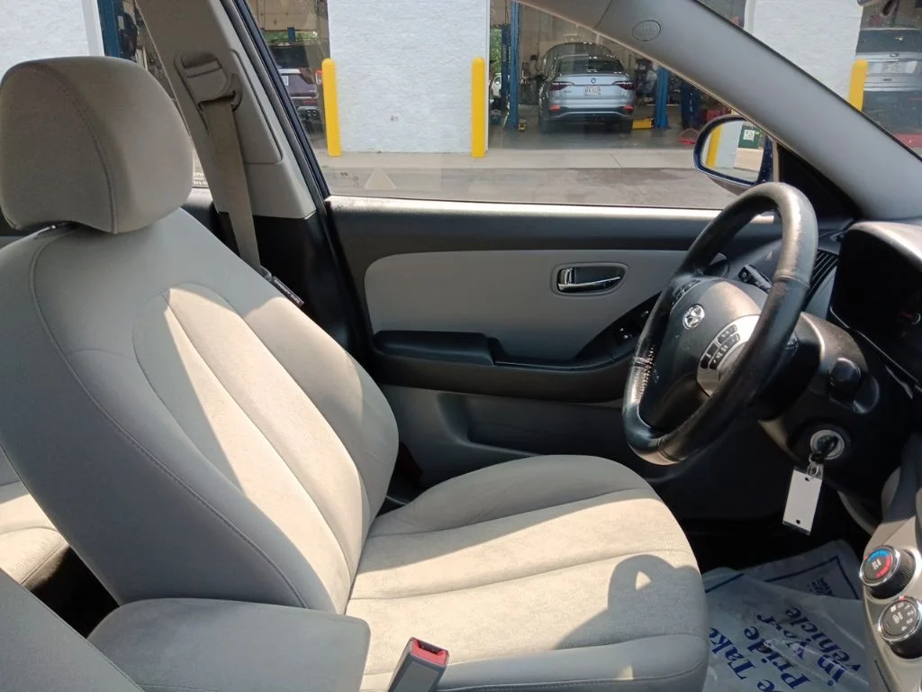 Used 2010 Regatta Blue Pearl Hyundai SE image 33