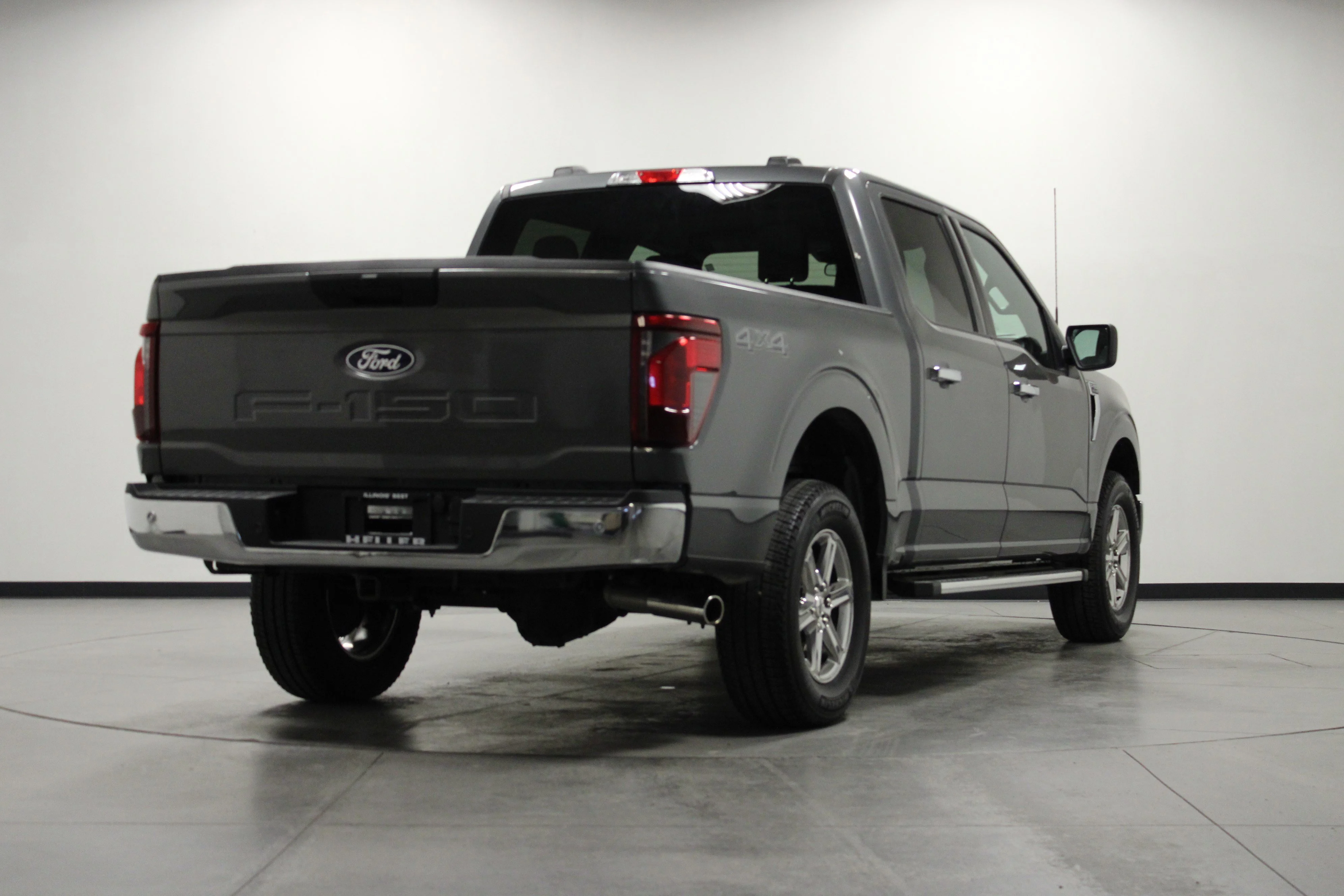 Used 2025 Carbonized Gray Metallic Ford XLT image 4