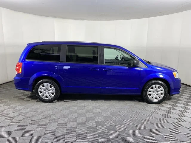 Used 2018 Blue Dodge SE image 5