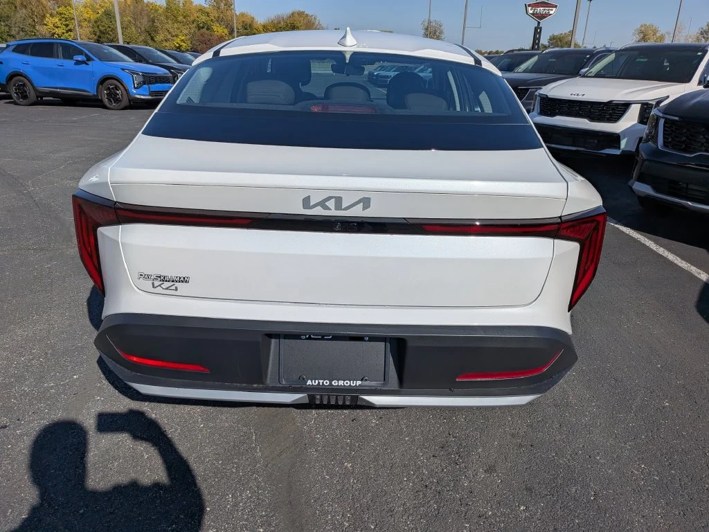 New 2027 Snow White Pearl Kia LXS image 33