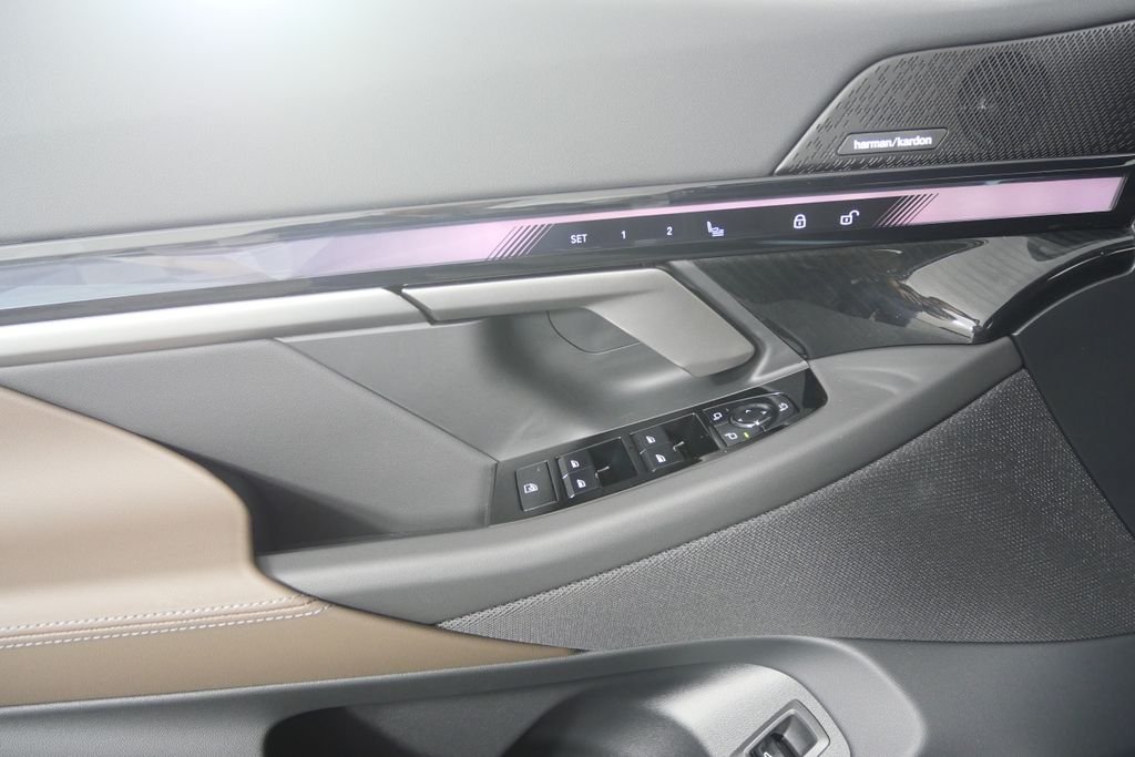 New 2027 Black Sapphire Metallic BMW 530i image 8