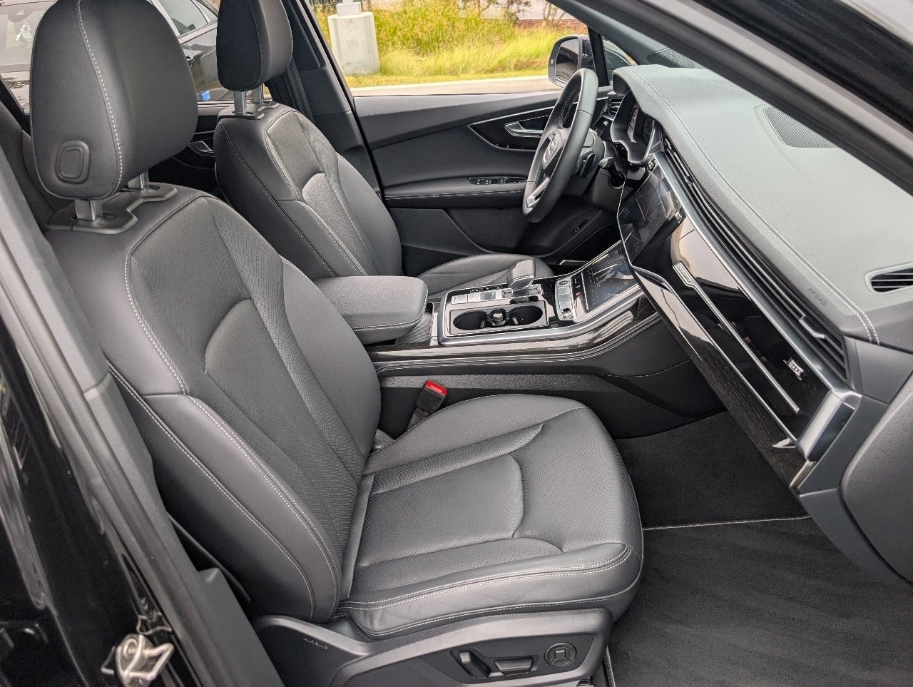 Used 2025 Mythos Black Metallic Audi 55 Premium Plus image 6