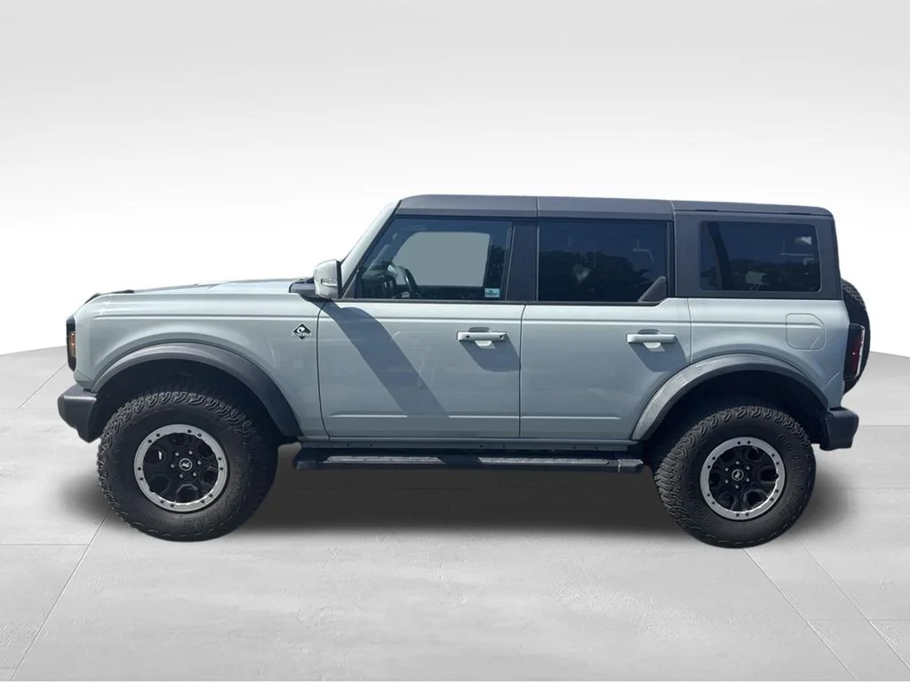 Used 2022 Green Ford Outer Banks image 2