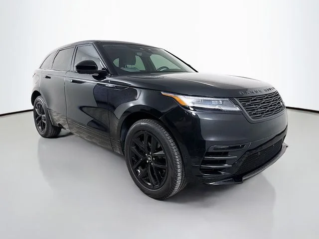 Used 2026 Santorini Black Metallic Land Rover Dynamic SE image 3