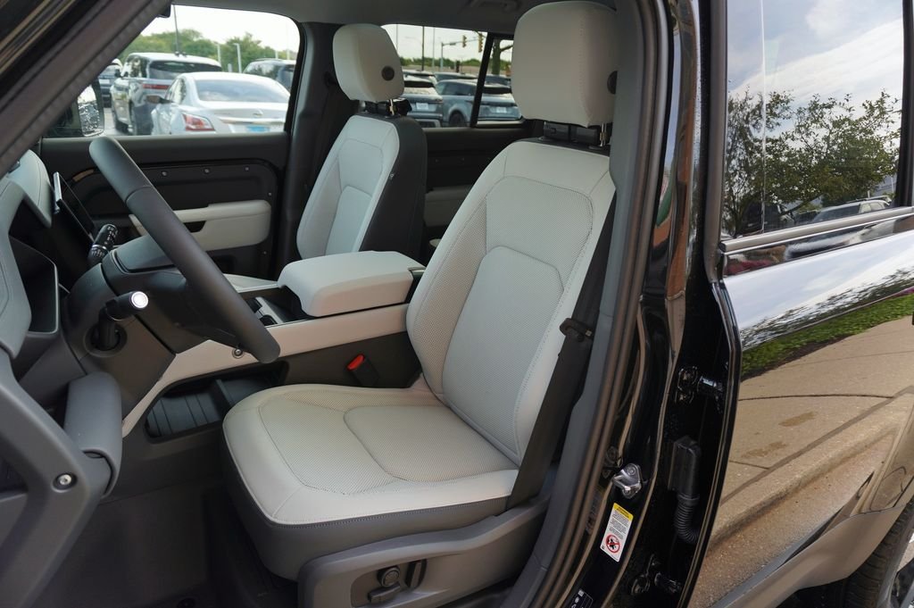 New 2026 Santorini Black Land Rover S image 12