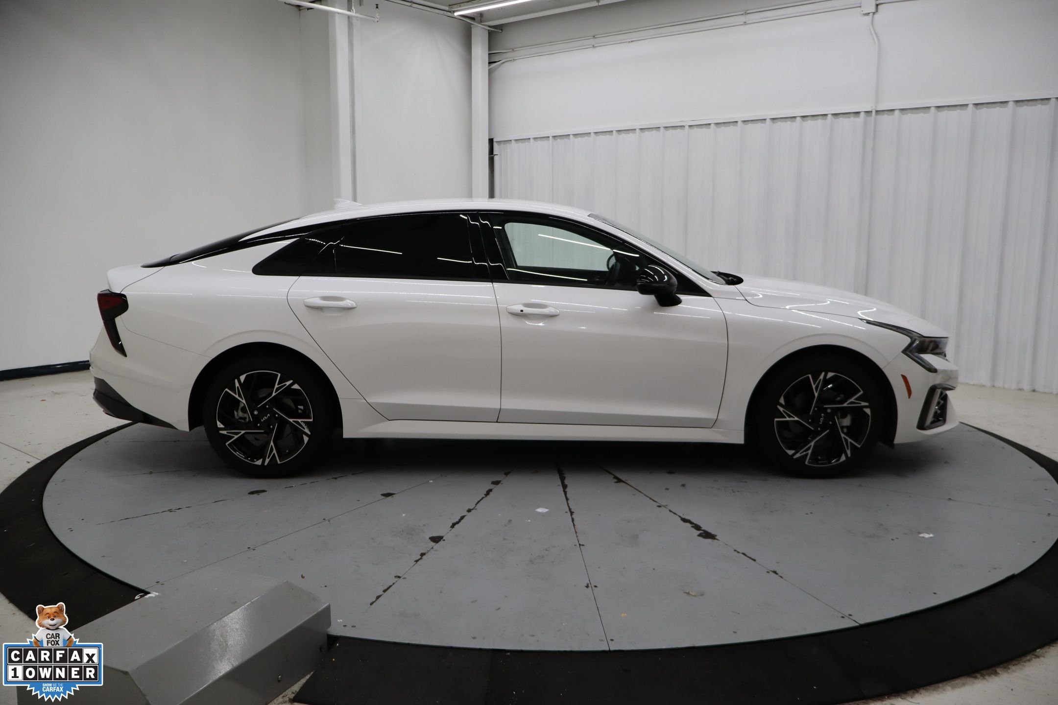 Used 2025 White Kia GT-Line image 2