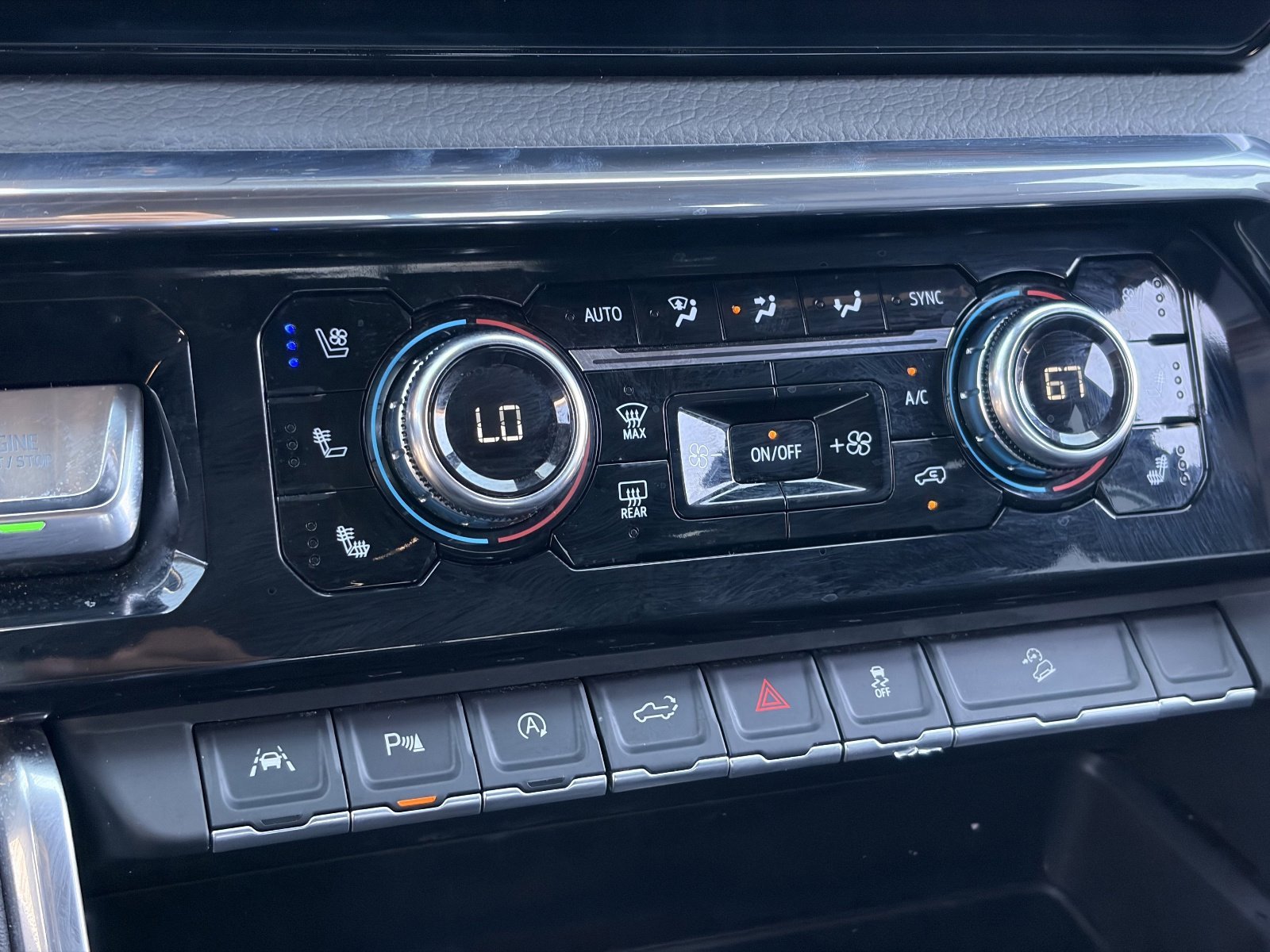 Used 2025 Sterling Metallic GMC Denali image 18