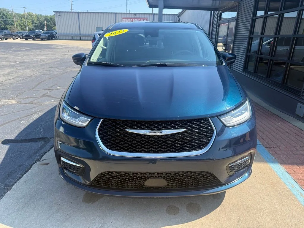 Used 2023 Blue Chrysler Touring L image 2