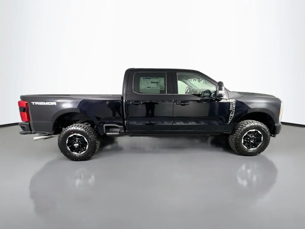 New 2027 Agate Black Metallic Ford Lariat image 17