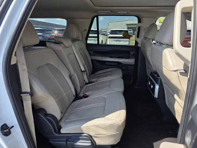 Certified Used 2022 Oxford White Ford Limited image 33