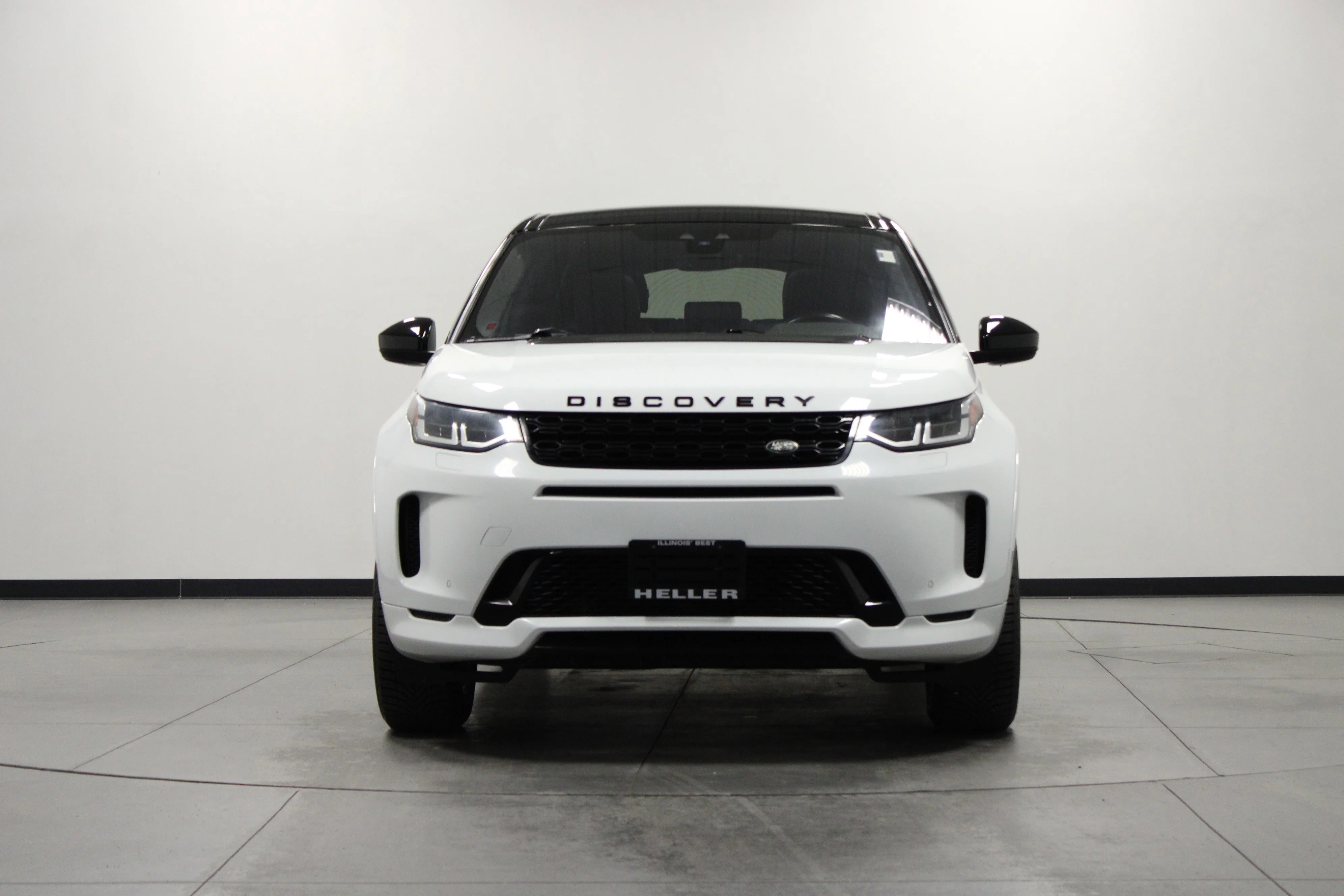 Used 2020 Fuji White Land Rover S R-Dynamic image 9