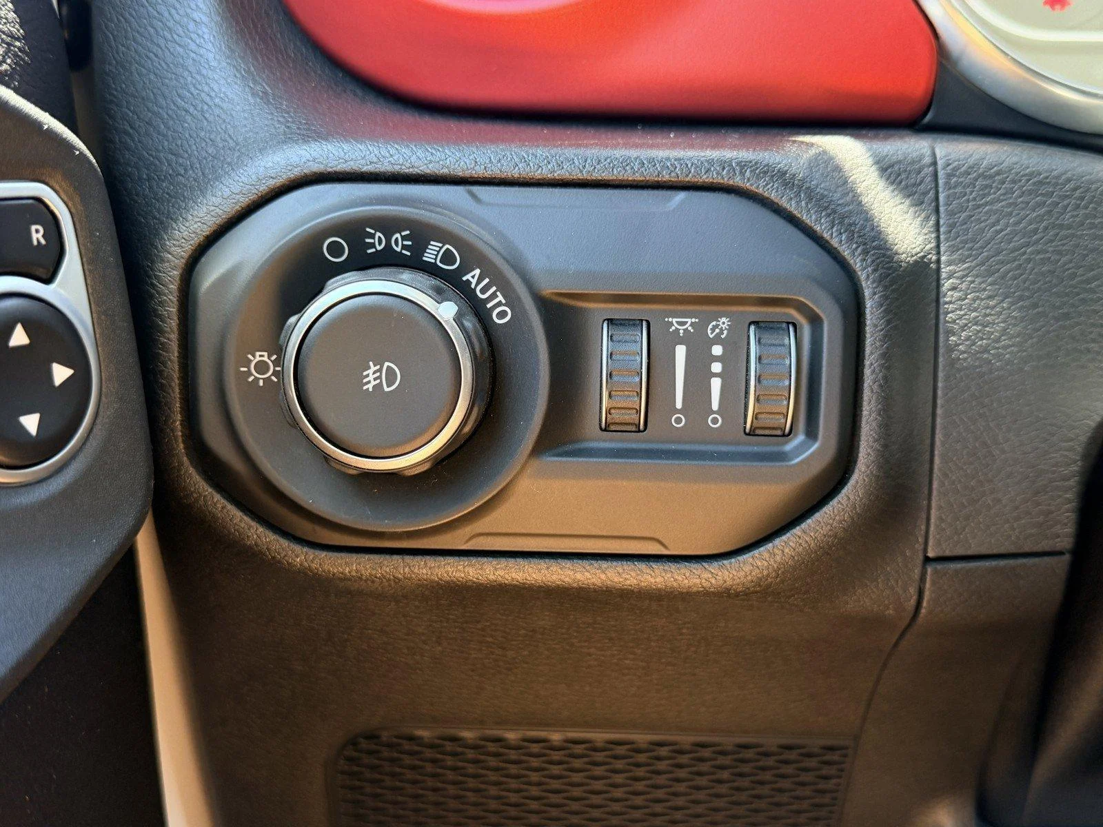 Used 2019 Bright White Clea Jeep Rubicon image 28