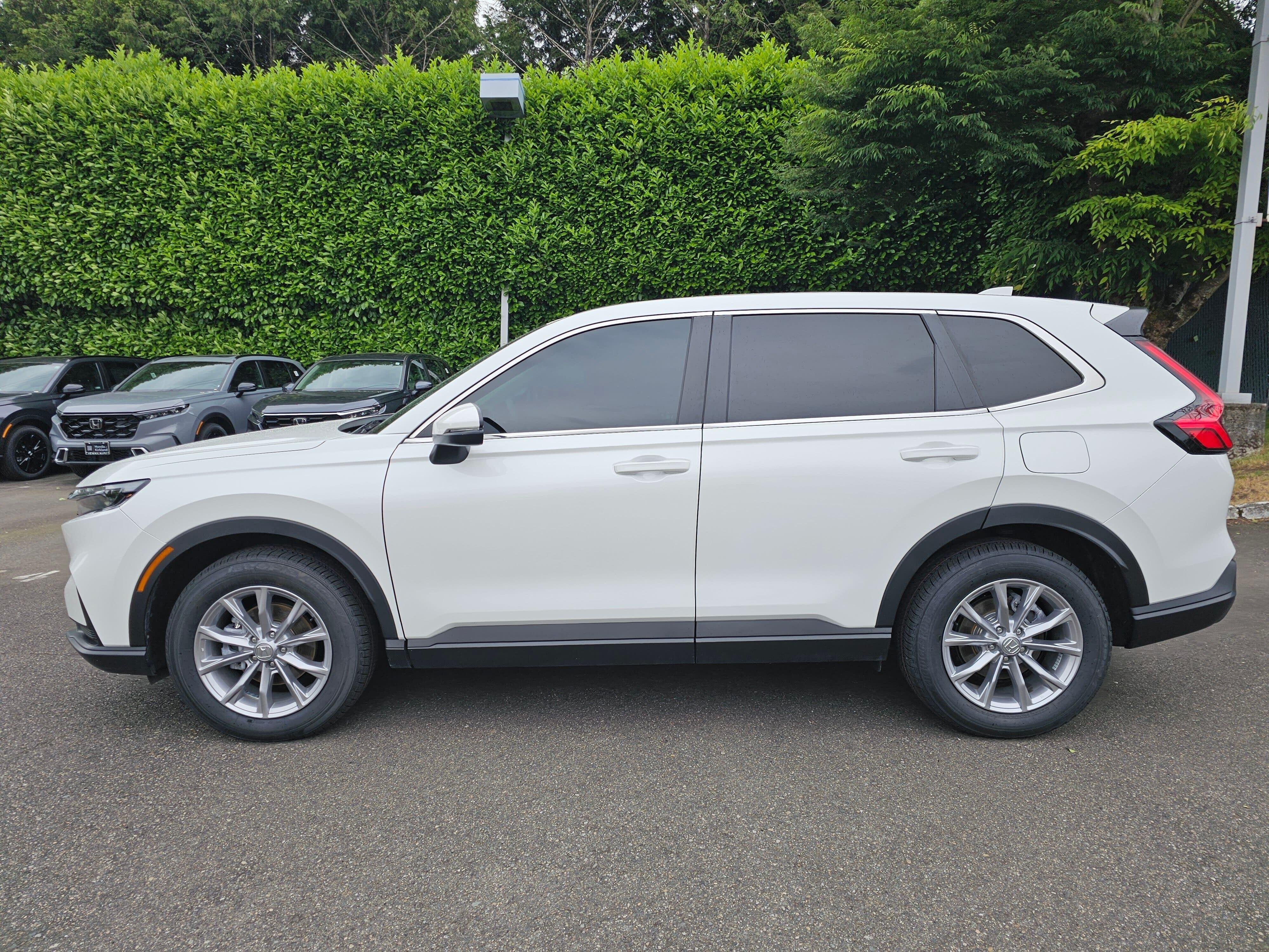 Used 2023 Platinum White Pearl Honda EX image 4