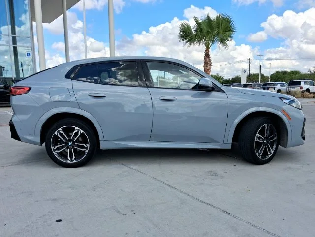 Used 2024 Gray BMW xDrive28i image 8