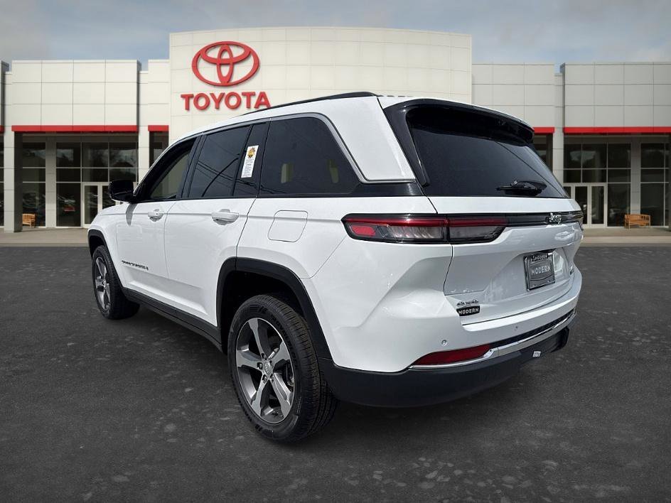 Used 2023 Bright White Clearcoat Jeep Limited image 4