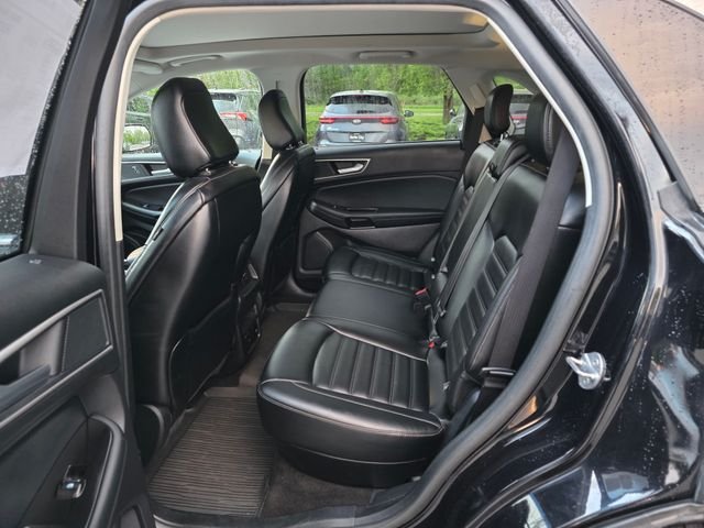 Used 2020 Black Ford SEL image 18