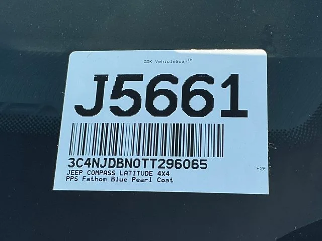 New 2026 Fathom Blue Pearl-Coat Exterior Paint Jeep Latitude image 32