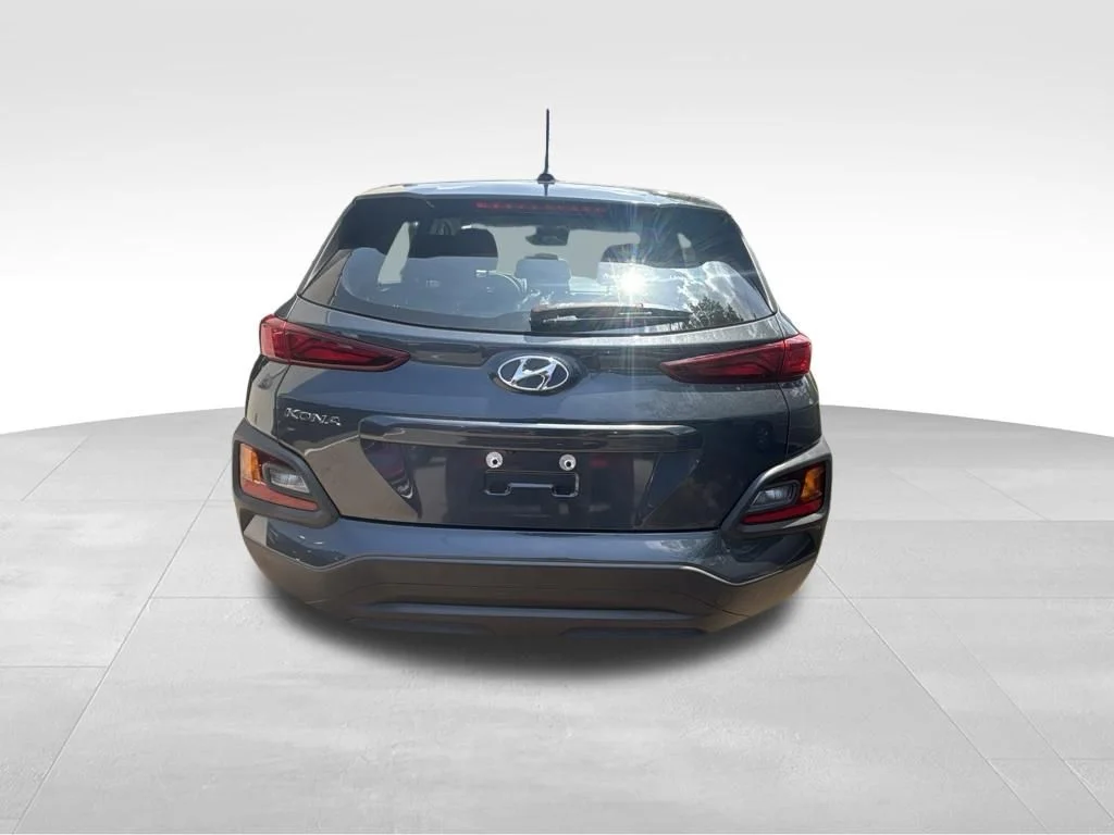 Used 2020 Gray Hyundai SE image 5