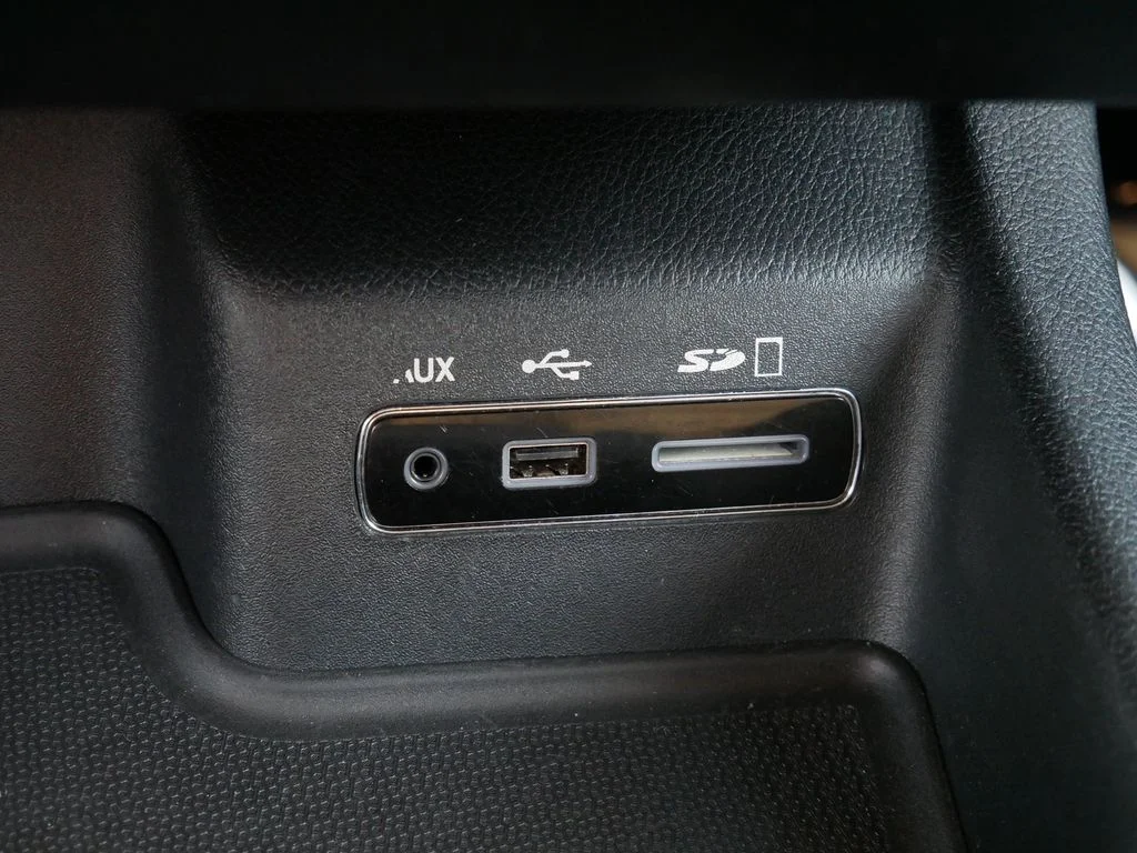 Used 2015 Gray Dodge SXT image 27